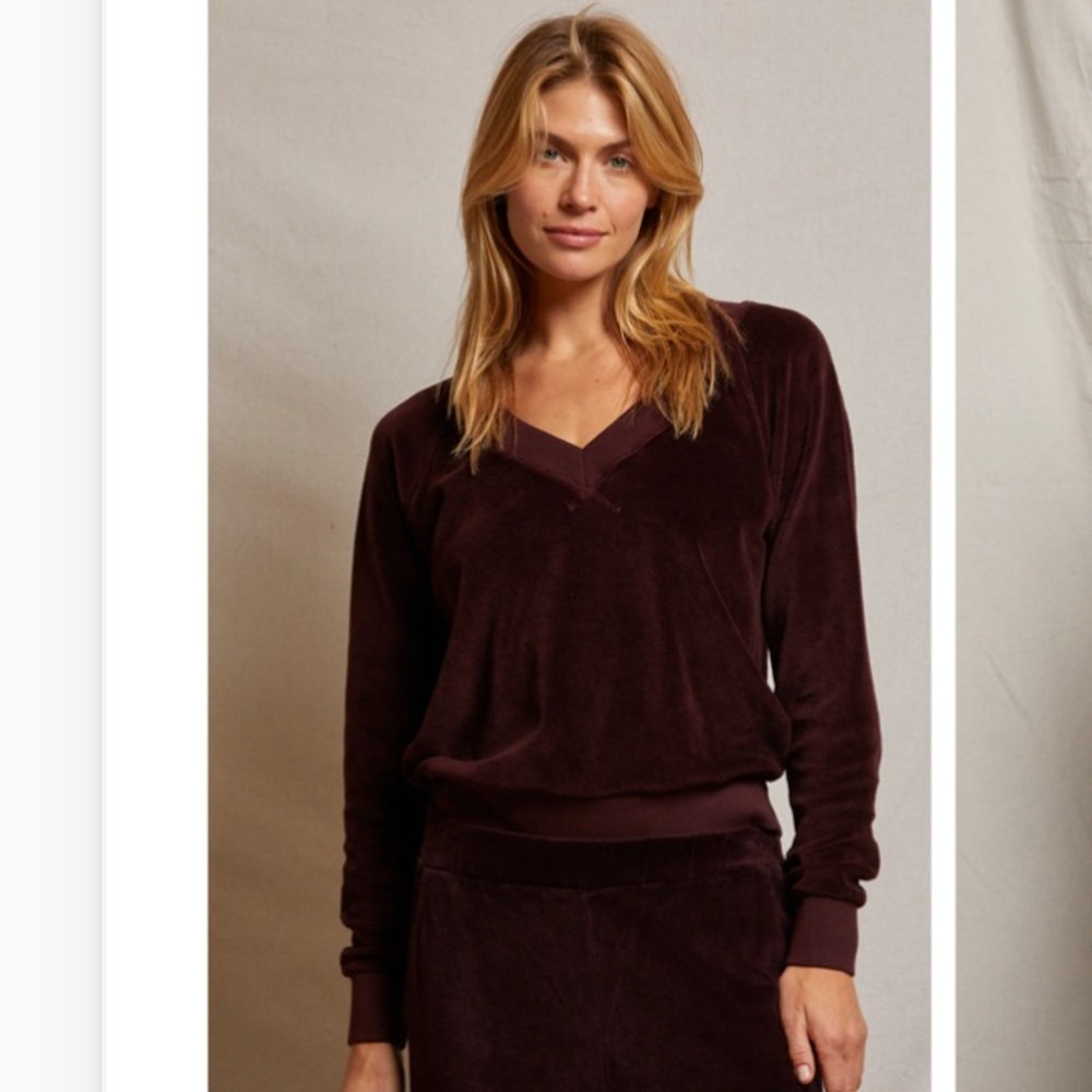 PerfectWhiteTee Ember V-Neck Velvet tee